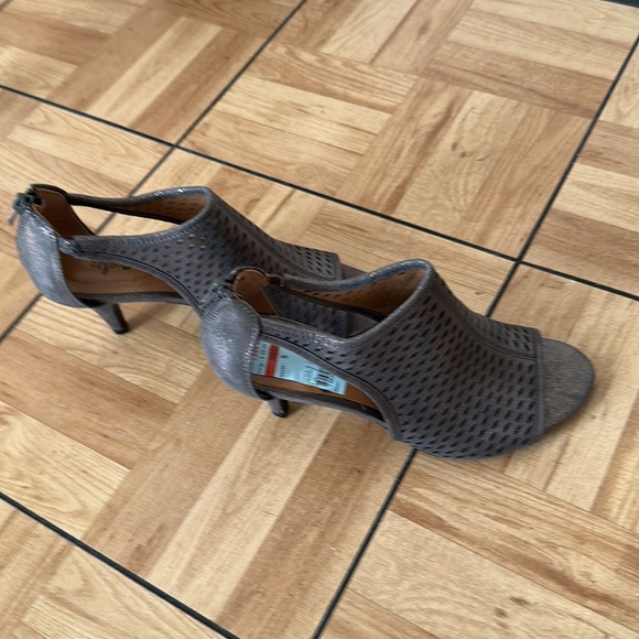 Style and company metallic braided sandals woven size 6 1/2. - Picture 4 of 5